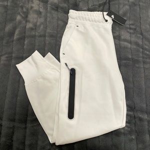 nike tech fleece pants fit
